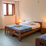 Отель Casa Per Ferie Lo Scoiattolo