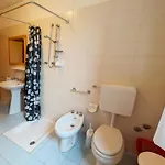 Отель Casa Per Ferie Lo Scoiattolo *