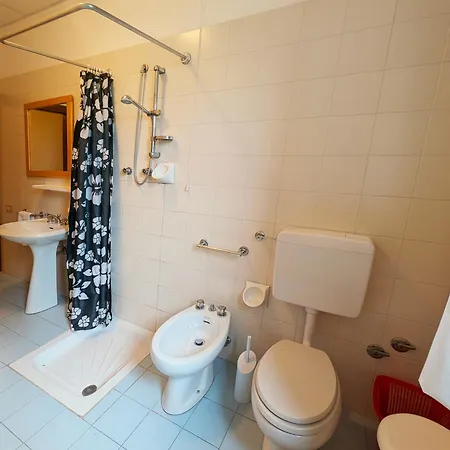 Hotell Casa Per Ferie Lo Scoiattolo *