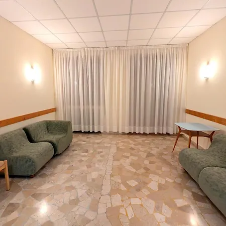 Hotell Casa Per Ferie Lo Scoiattolo